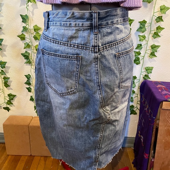 Jean skirt. High rise with asymmetrical button up detail - Picture 3 of 4